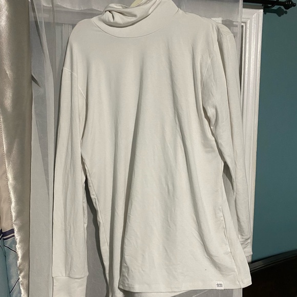 Uniqlo Other - Uniqlo Turtleneck Heattech